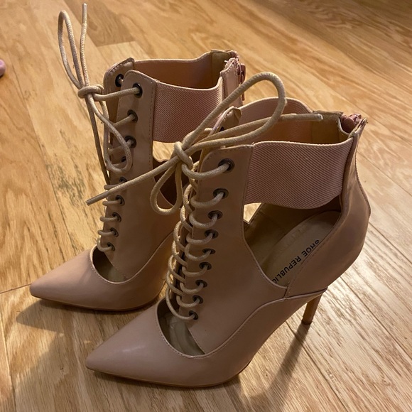 Lace Up Pointed Toe Heels - Picture 3 of 5